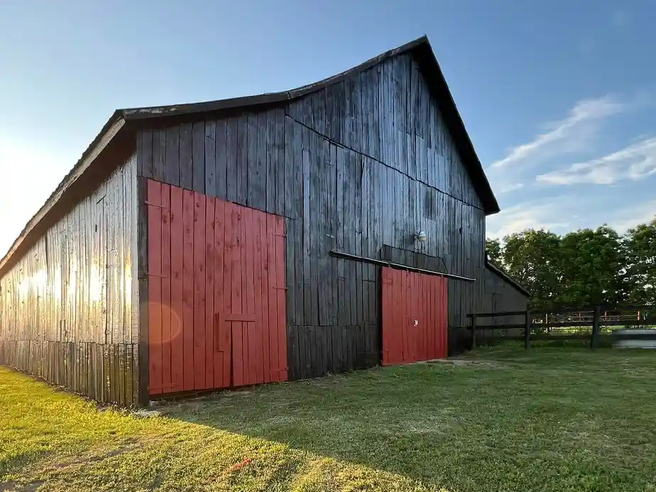 Barn & Farm Fence Painting Fence Contractor